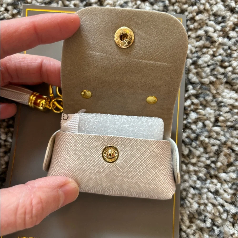 Oliver Smith & Co AirPods Pro Clip On Case Shiny White W/ Gold Keychain Wireless